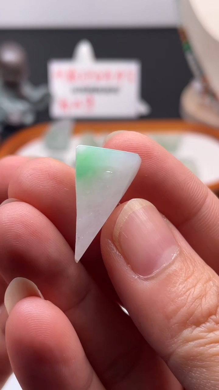 颈饰未镶嵌翡翠缅甸天然翡翠，不包工