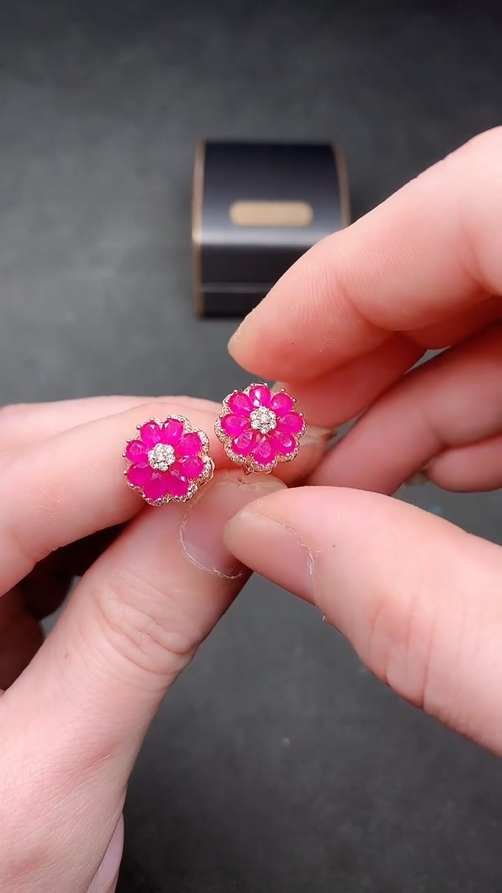 【闪购商品】红宝石耳饰银S925镶嵌.........