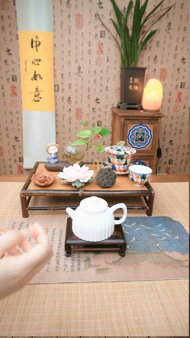 【闪购商品】羊脂玉德钟壶竖纹壶