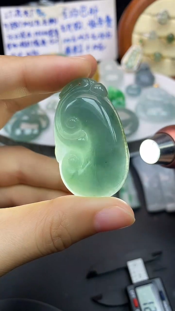 颈饰未镶嵌翡翠吊坠