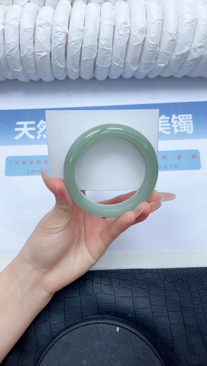 【闪购商品】石英质玉手镯未镶嵌L299-58.1