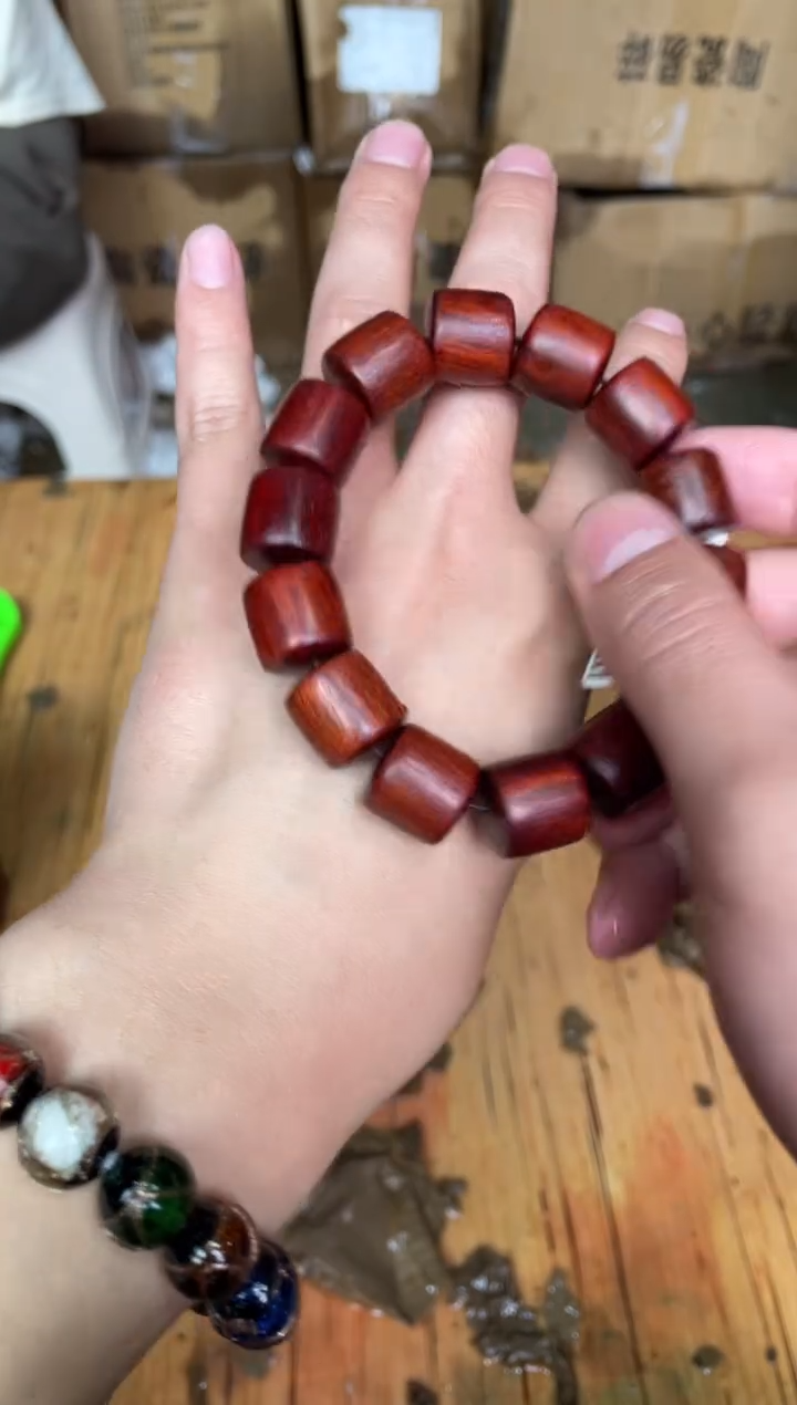 木质非金属捧月文创福利闪购商品无礼盒