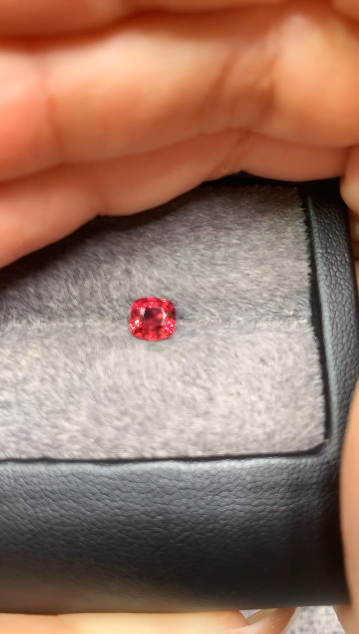 【闪购商品】定制尖晶石裸石未镶嵌枕型 霓虹色调 0.97ct