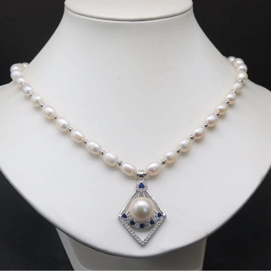 蓝色恋人白色珍珠项链