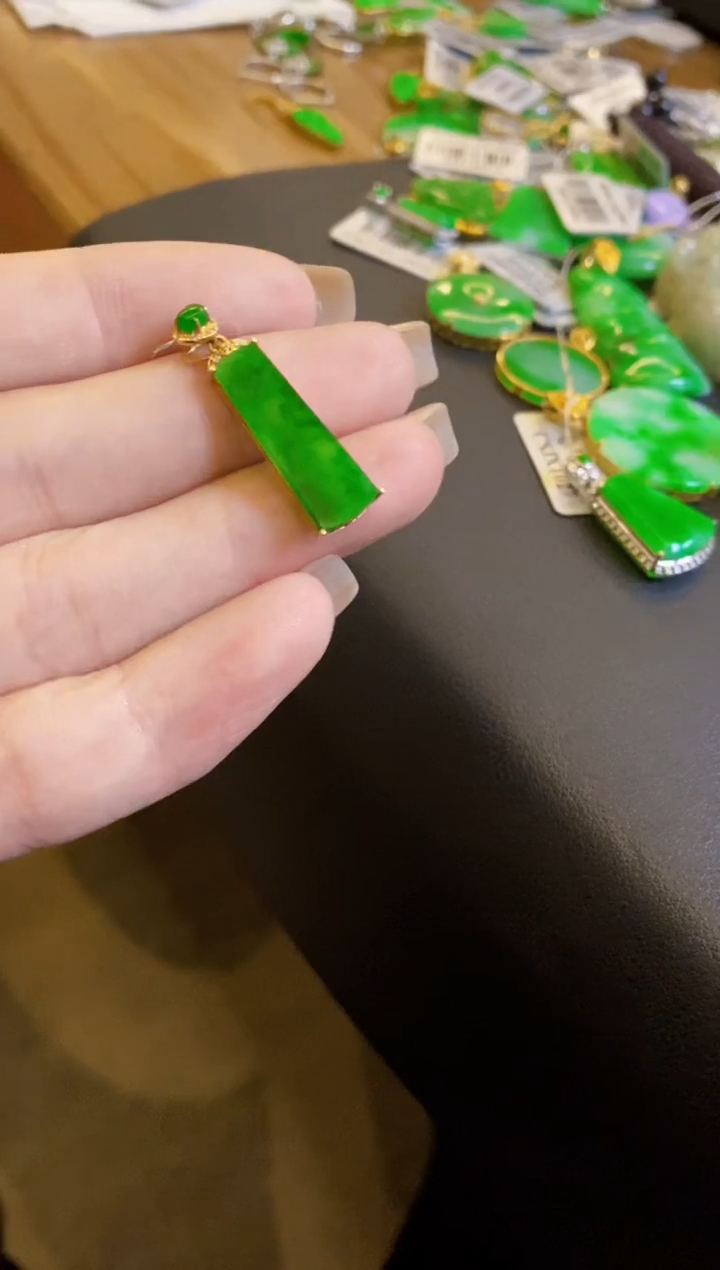 【闪购商品】翡翠颈饰18K金镶嵌吊坠