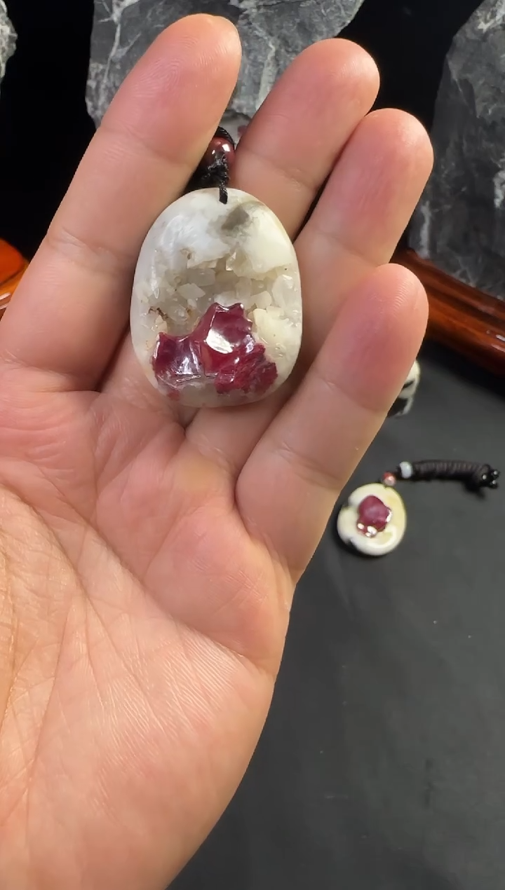 天然辰砂天然朱砂晶体原石吊坠挂件