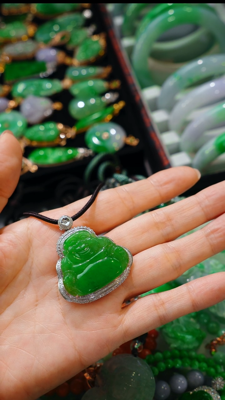 颈饰18K金镶嵌翡翠弥勒佛吊坠