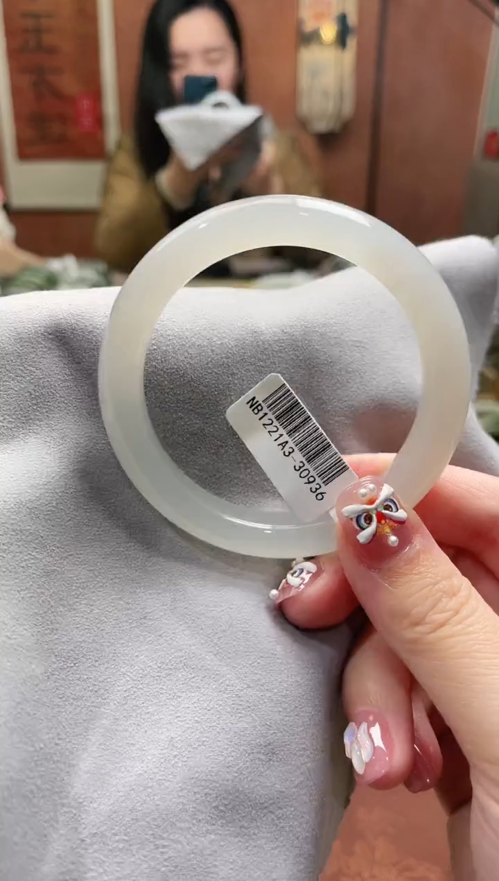 【闪购商品】和田玉手镯未镶嵌56+圈口