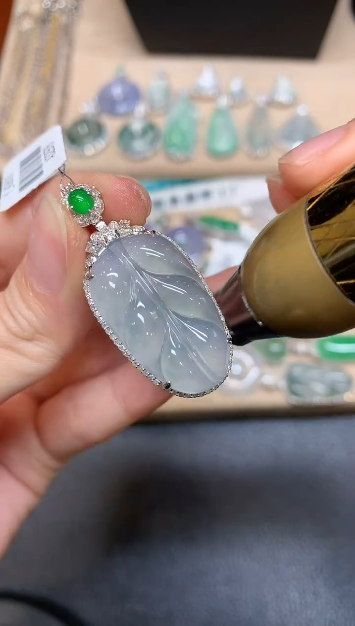 【闪购商品】翡翠颈饰18K金镶嵌树叶【无服务费