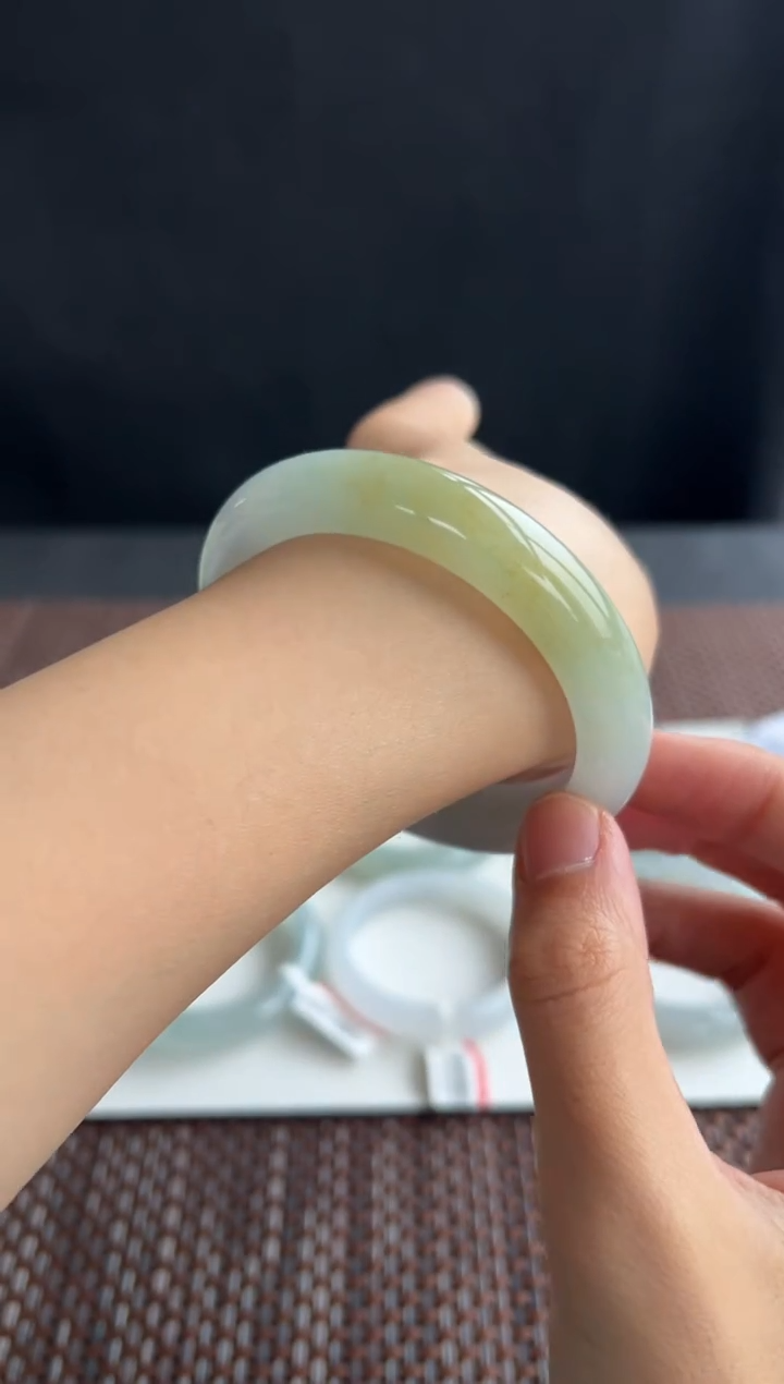 翡翠手镯未镶嵌55号57.4*12.1*9