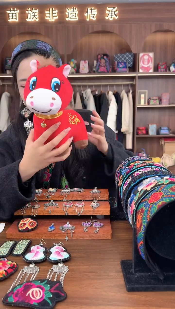 刺绣扶光苗绣传承L30