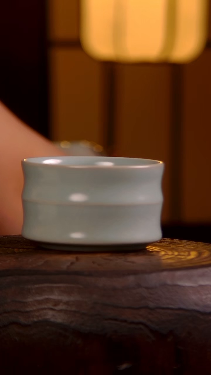 王国奇 天青竹节杯..............