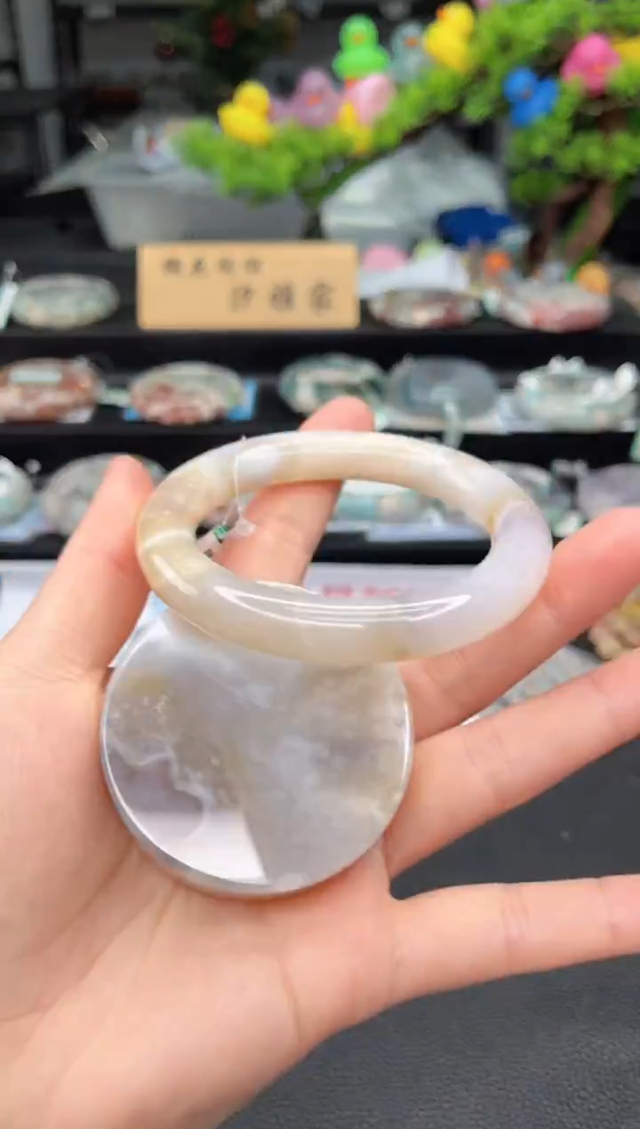 石英质玉未镶嵌手镯57圈口（不退不换）1039181