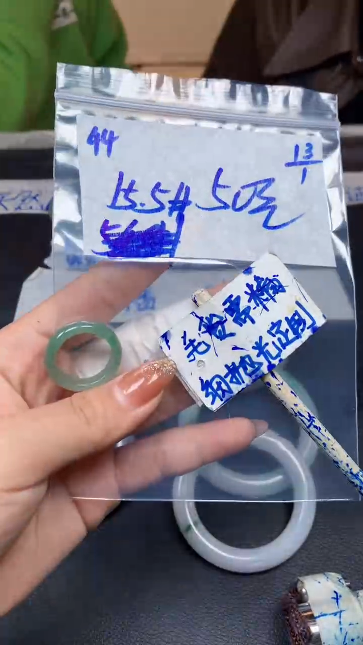 【闪购商品】定制翡翠未镶嵌44毛货需精细抛光挂件多样性拍一发一