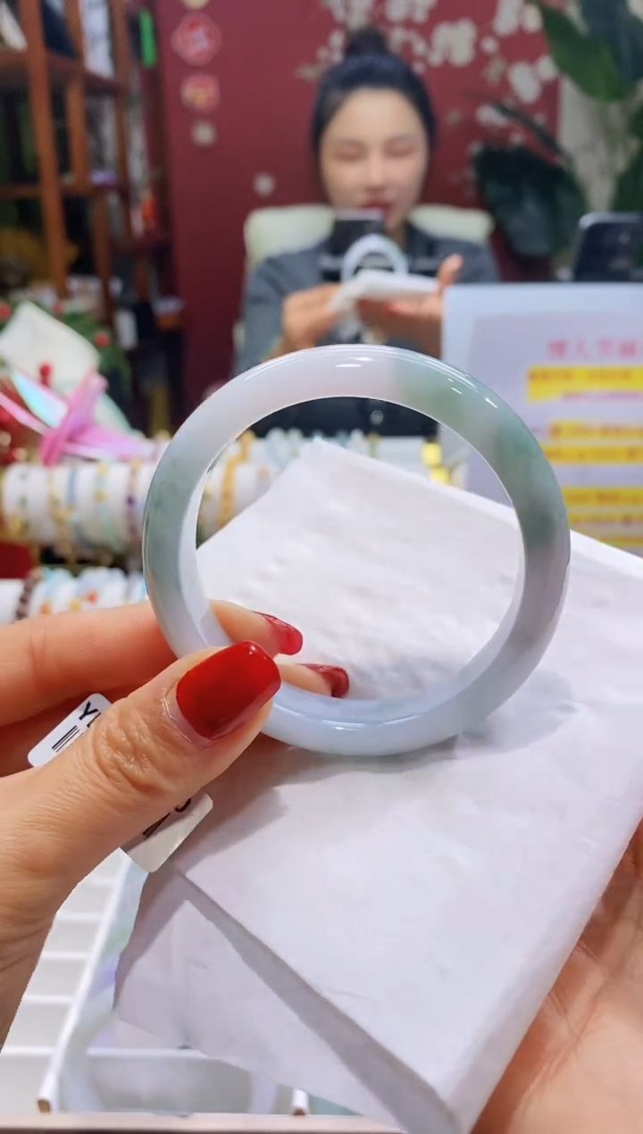 【闪购商品】翡翠手镯未镶嵌100显白5455/11.8*7.4
