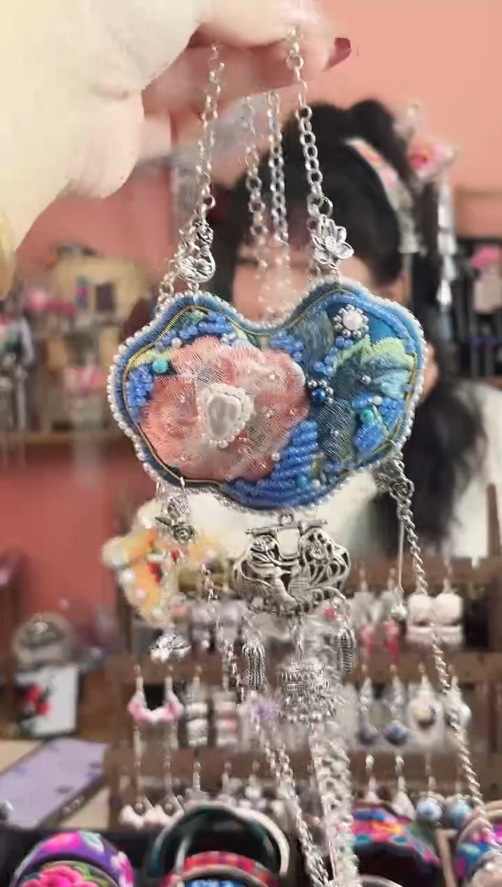 织绣艺枝独绣手工饰品95