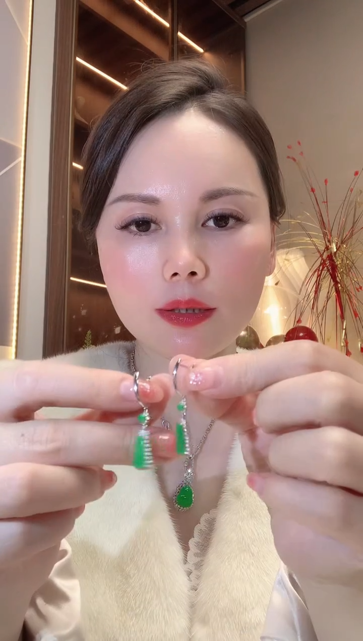 【闪购商品】翡翠耳饰18K金镶嵌F35    