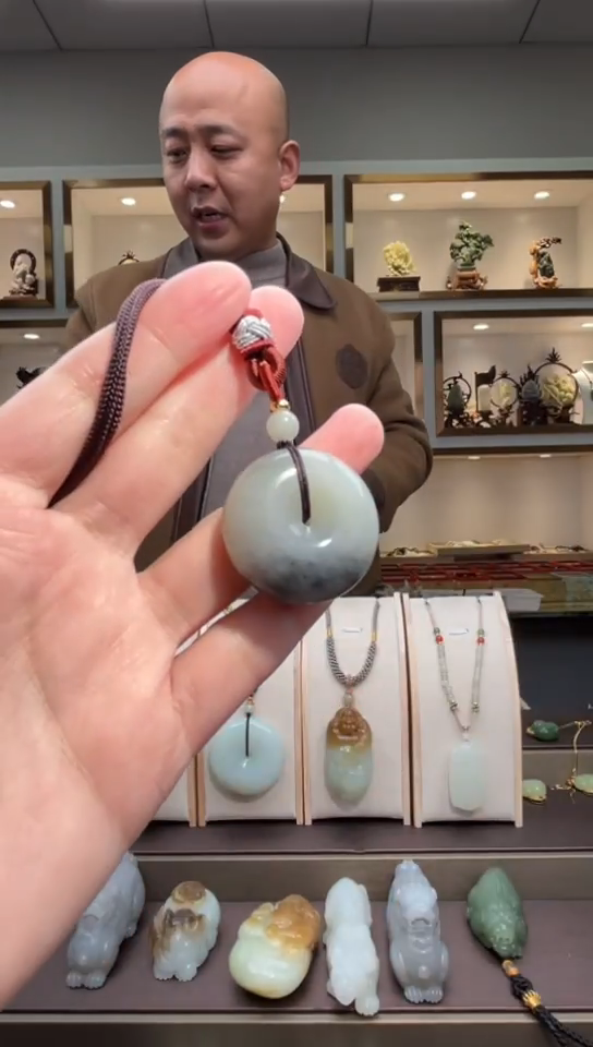 颈饰未镶嵌和田玉苏