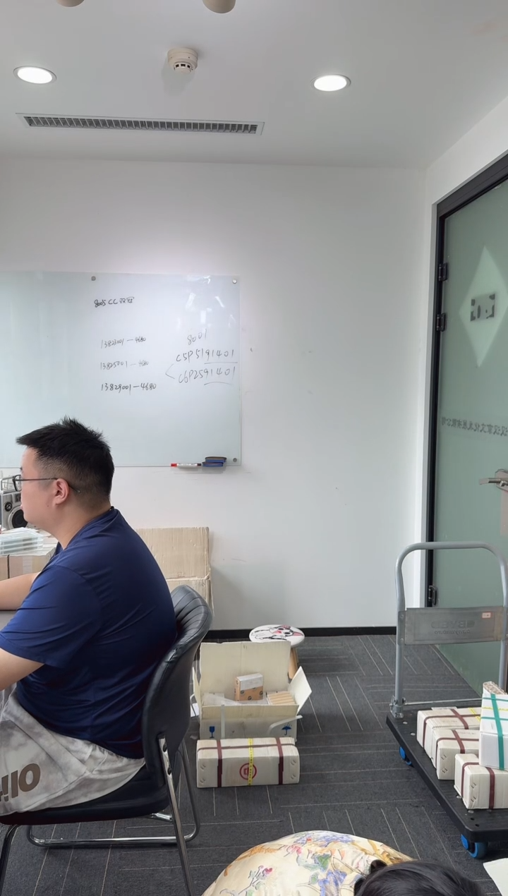 整刀百张连号 CC灰腰带 银行保真 无47