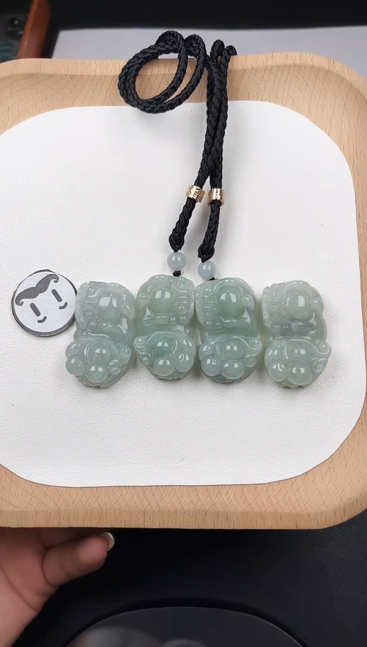 颈饰未镶嵌翡翠LC024翡翠冰绿貔貅（单件）+送同款绳子多样性发其一
