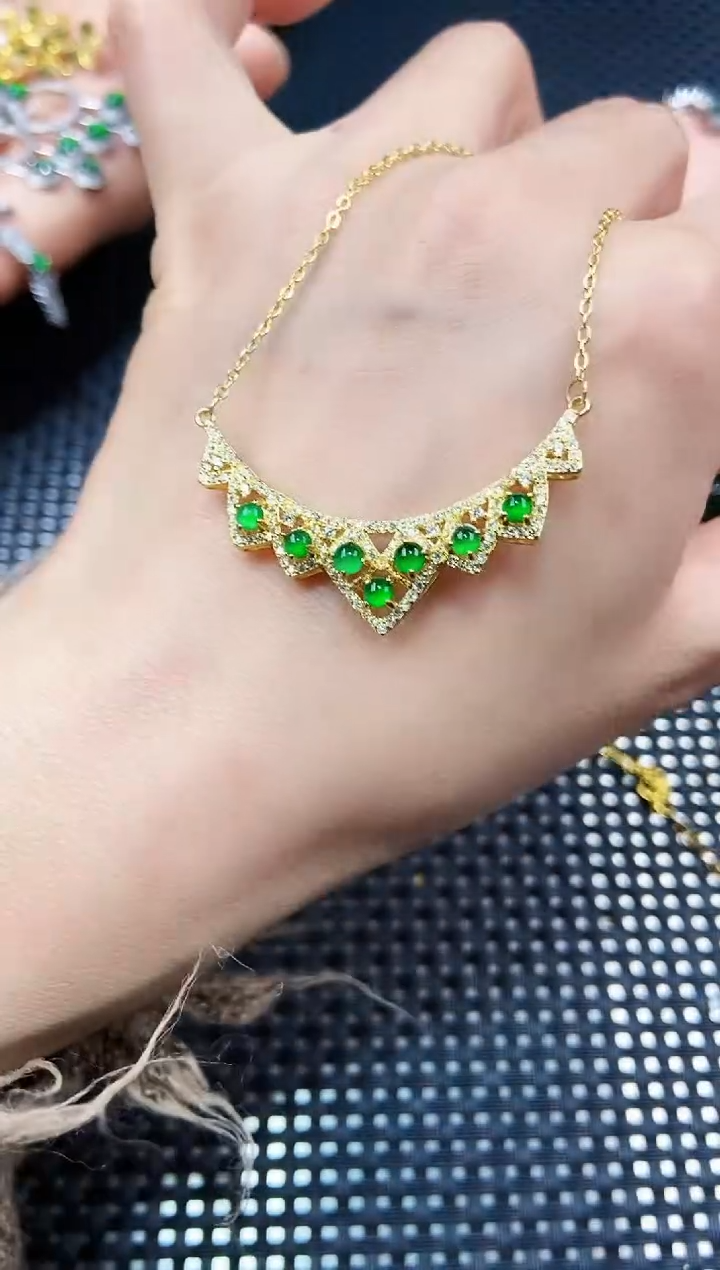 【闪购商品】翡翠颈饰未镶嵌11111111