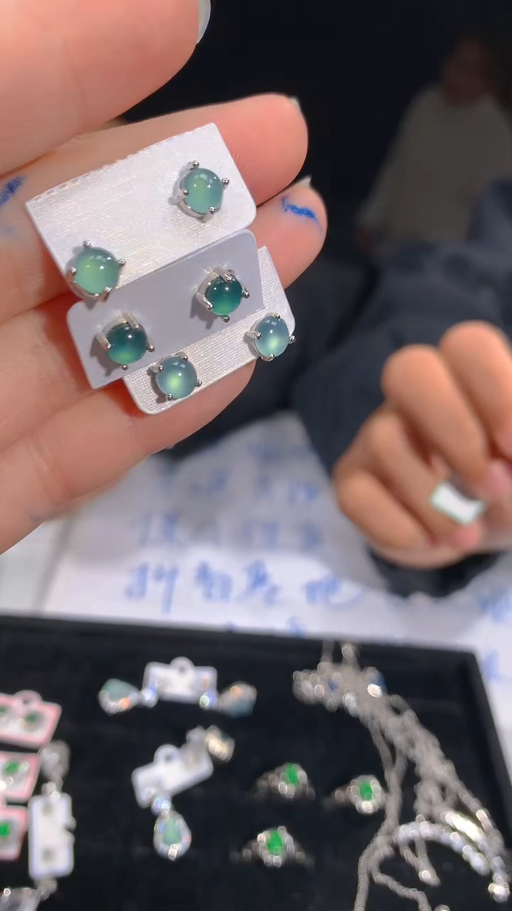 【闪购商品】定制翡翠未镶嵌20定制翡翠，多样性发货（发其一）