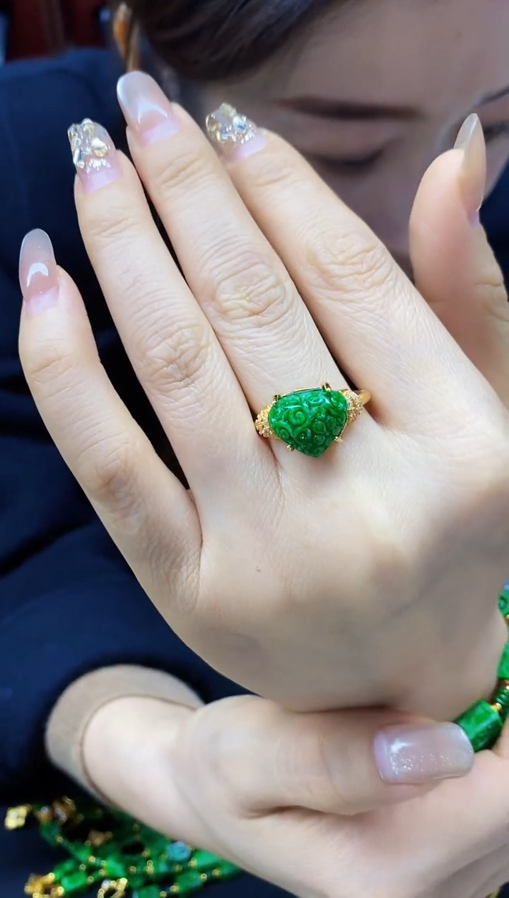 颈饰未镶嵌翡翠翡翠戒指-57