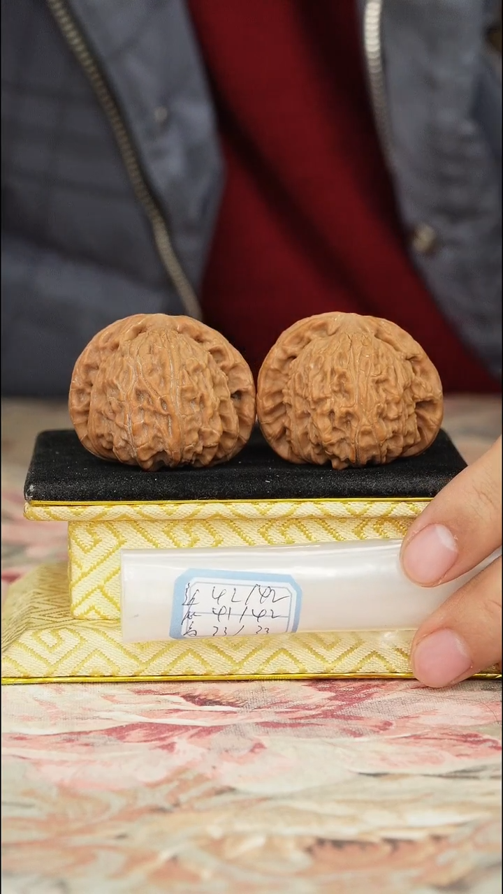 【闪购商品】文玩核桃把件白狮子