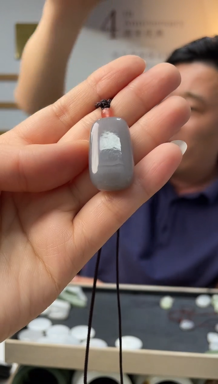 和田玉未镶嵌颈饰烟紫无事牌吊坠随机发一件