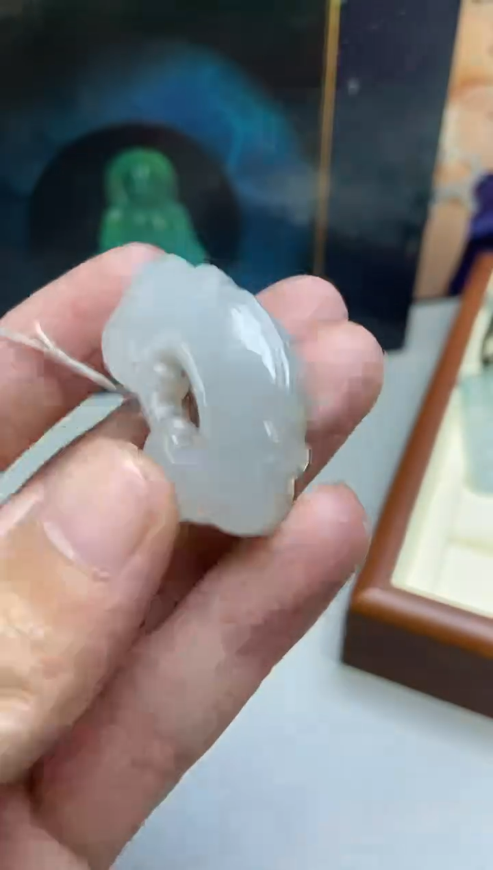 颈饰未镶嵌和田玉吊坠