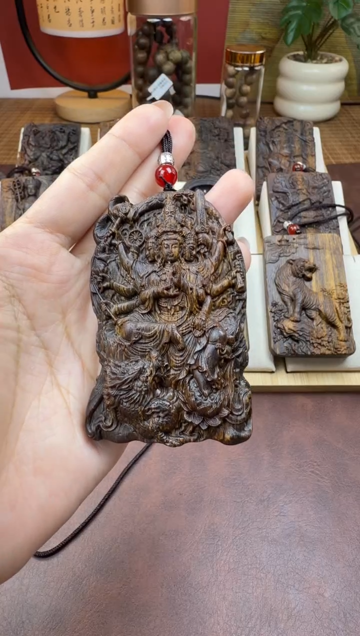 木木雕款芽庄  八臂观音  8cm 送养香瓶