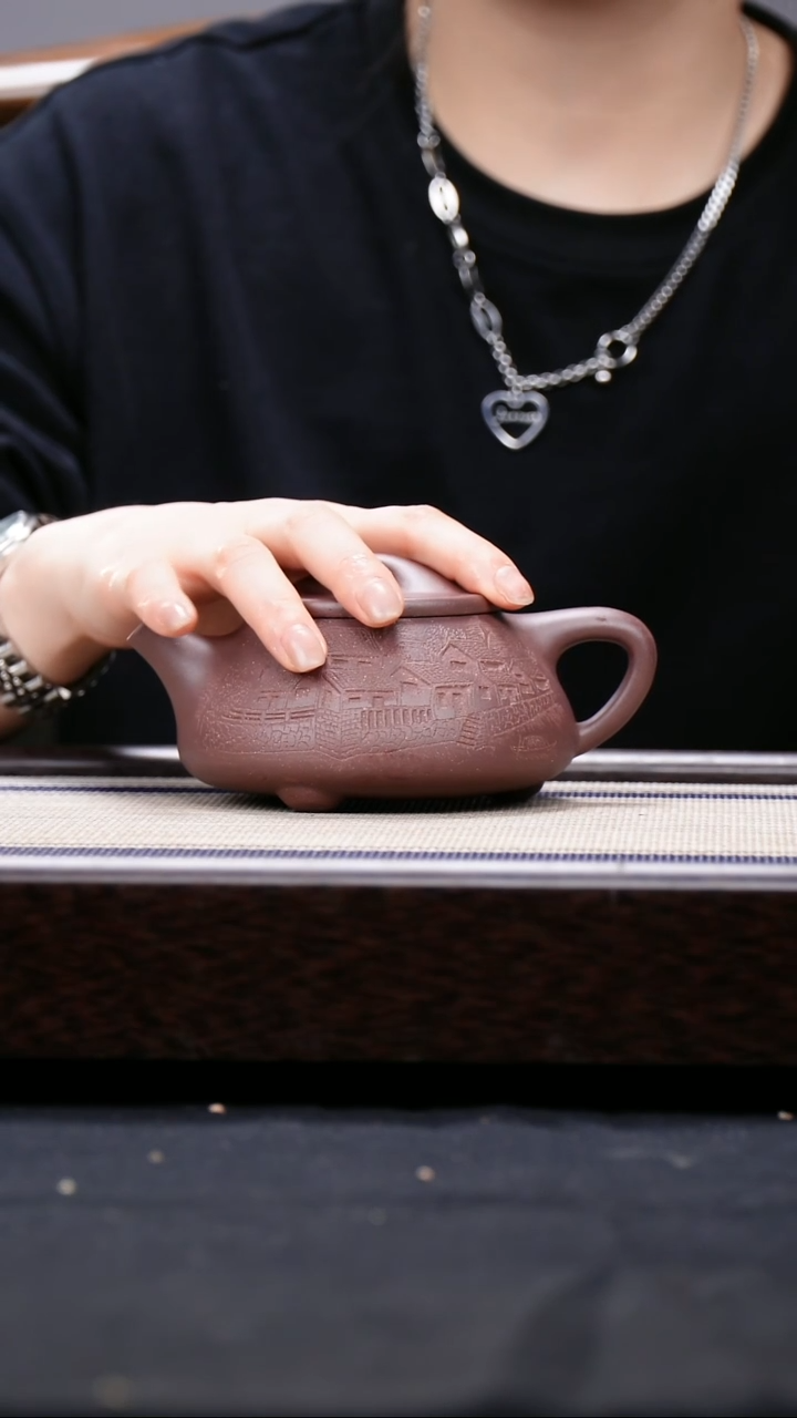 【闪购商品】紫砂茶壶四号井低槽青刻绘 江南 景州石瓢