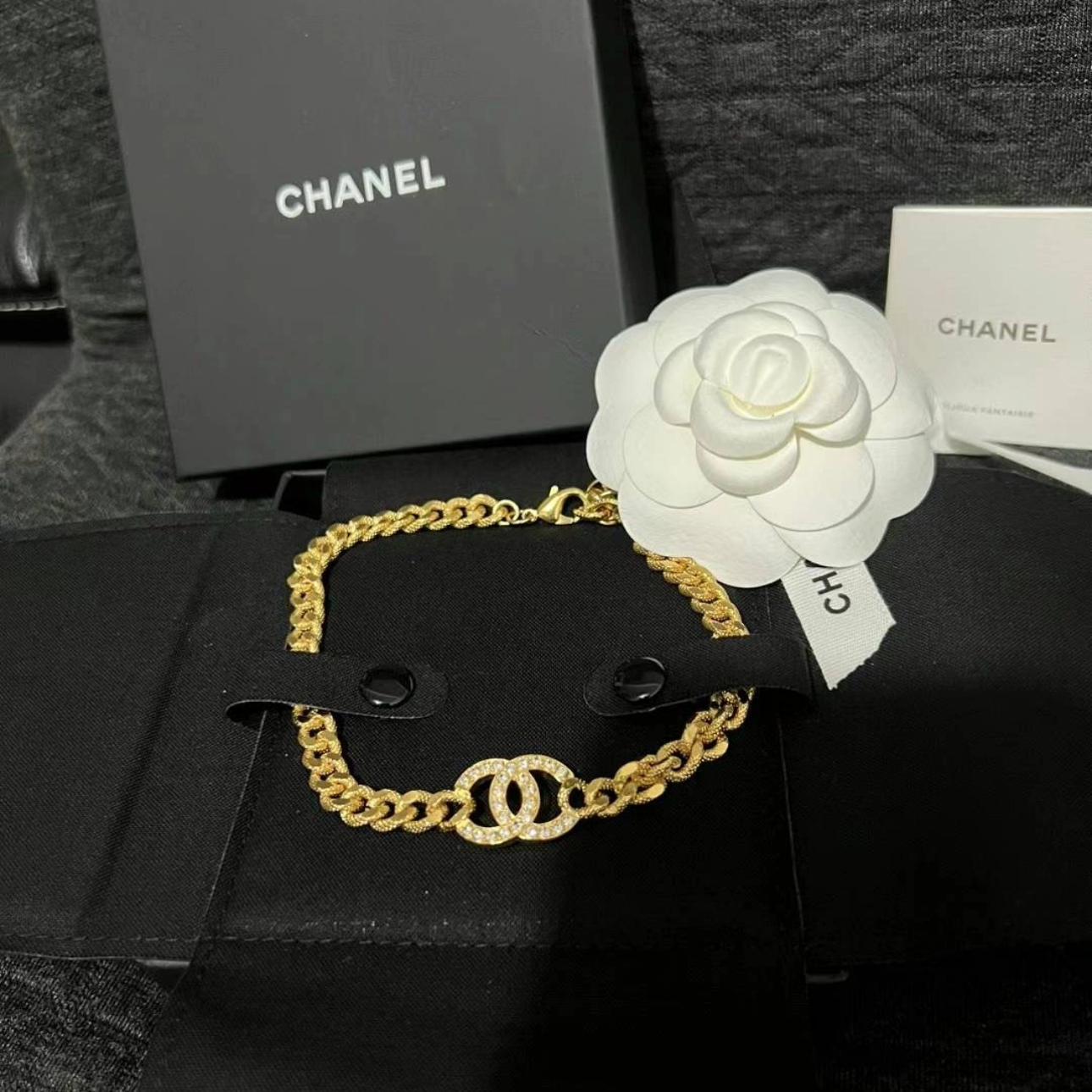 全新未使用 Chanel/香奈儿 精致时尚金色双C满钻短链AA0075