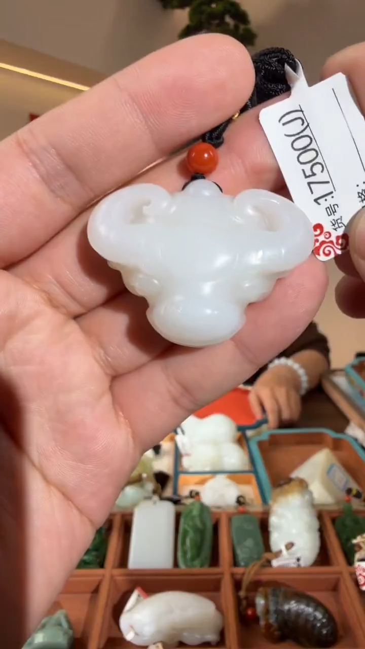 颈饰未镶嵌和田玉J