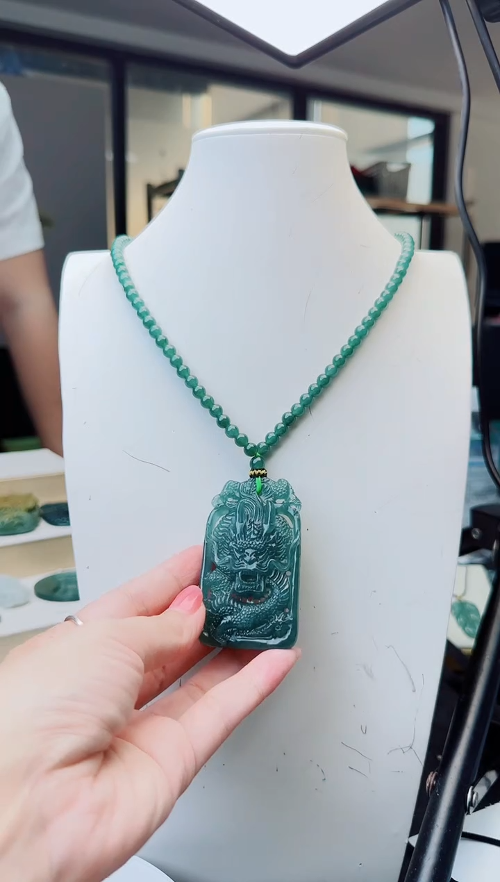 翡翠未镶嵌颈饰多样性发其中一