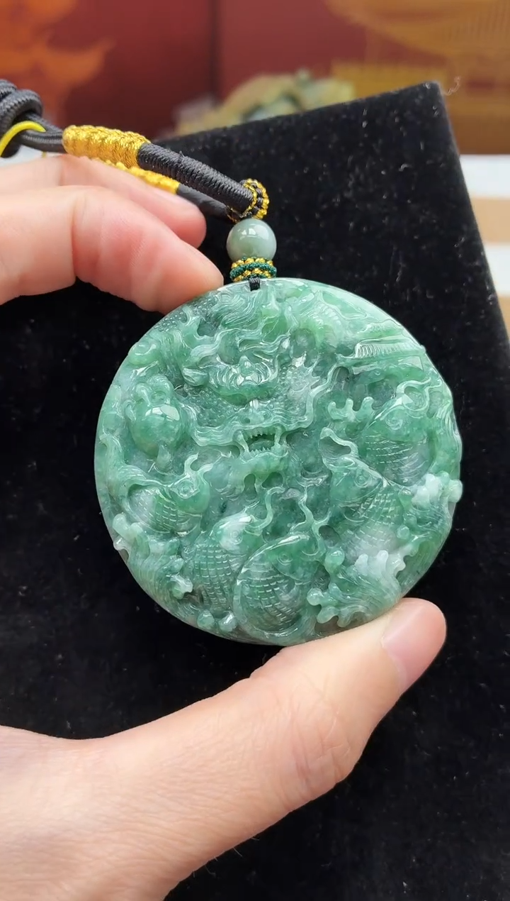 颈饰未镶嵌翡翠牌子