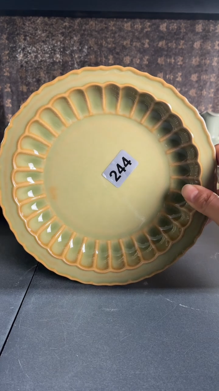 耀州窑仰山微瑕花口盘244