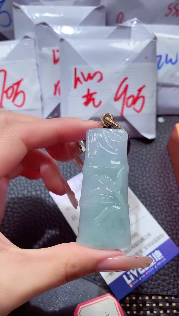 颈饰未镶嵌翡翠20260104