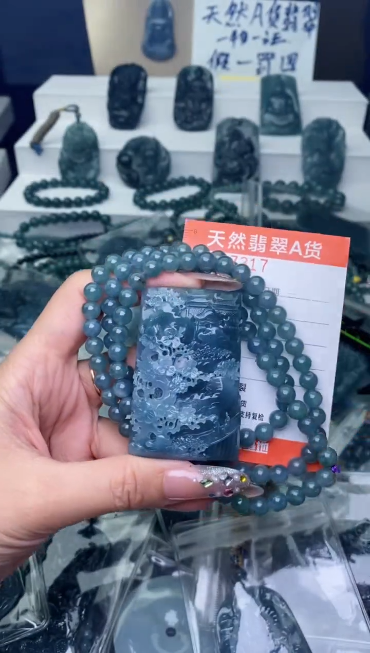 翡翠未镶嵌颈饰············