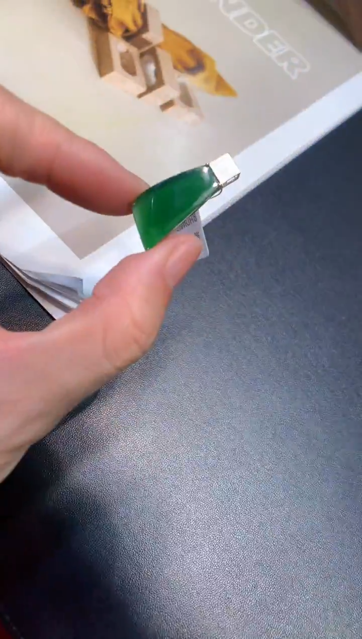 颈饰18K金镶嵌翡翠无事牌