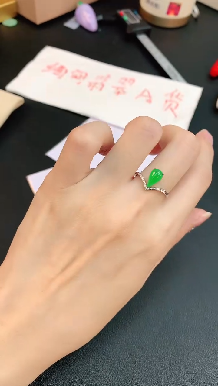 【闪购商品】翡翠戒指18K金镶嵌赠礼盒证书 小君