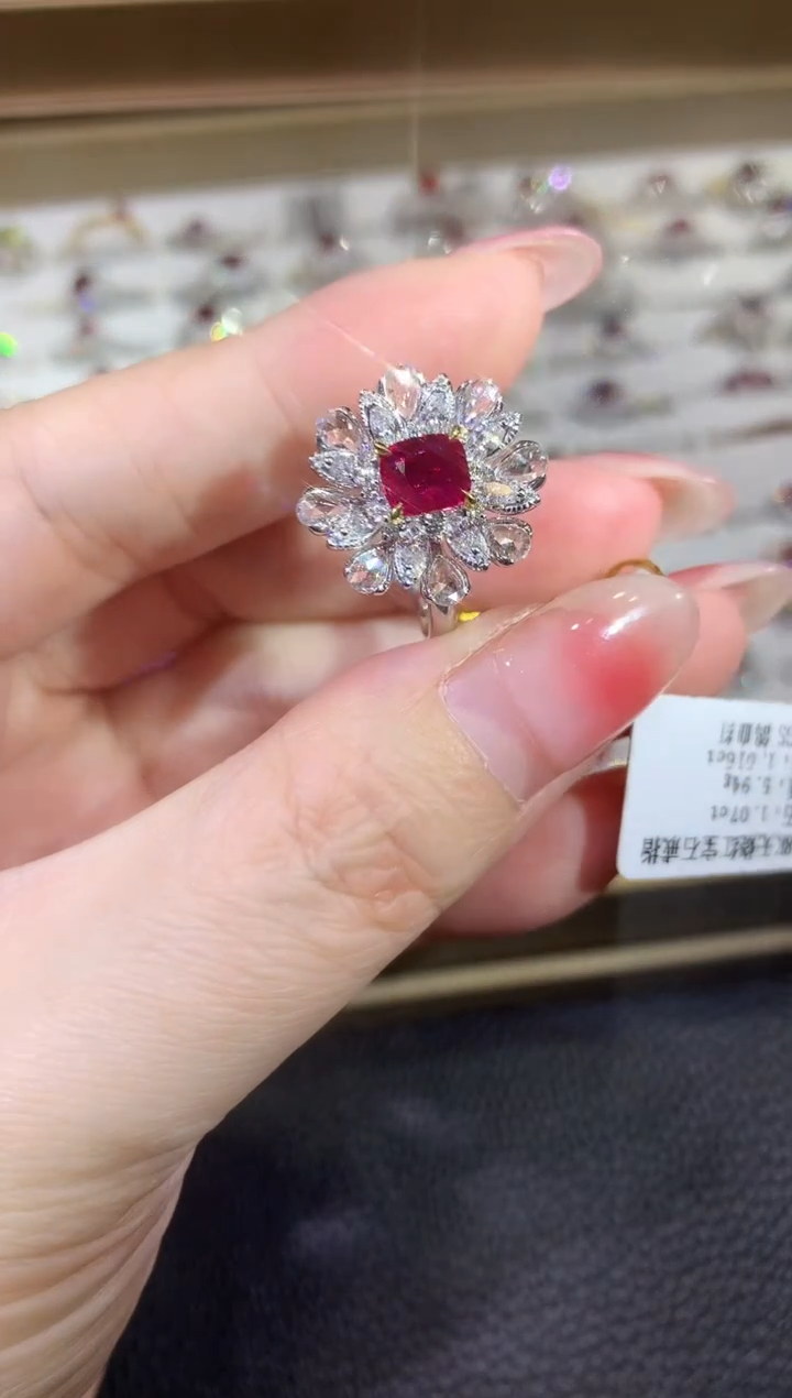 【闪购商品】红宝石戒指18K金镶嵌W31 