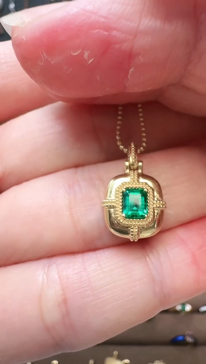 【闪购商品】祖母绿吊坠(不含链)18K金镶嵌18K金祖母绿吊坠