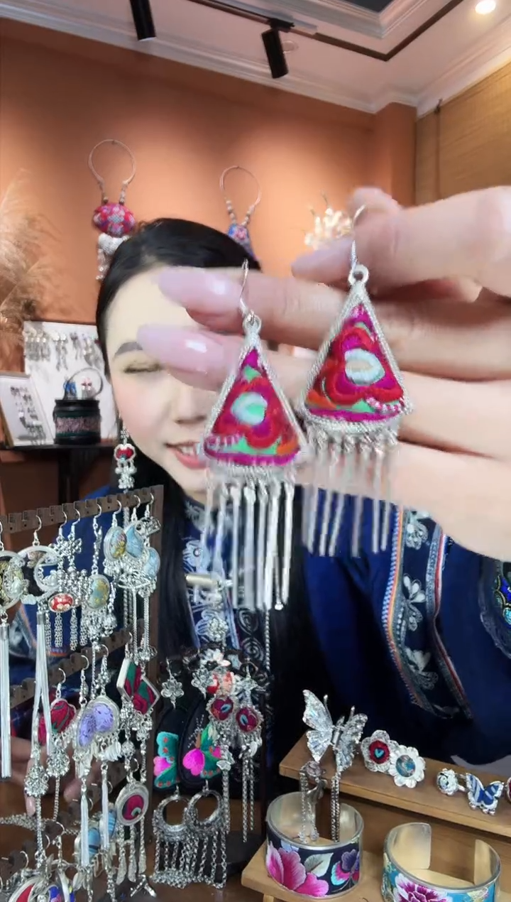 【闪购商品】刺绣纯手工民族风耳环