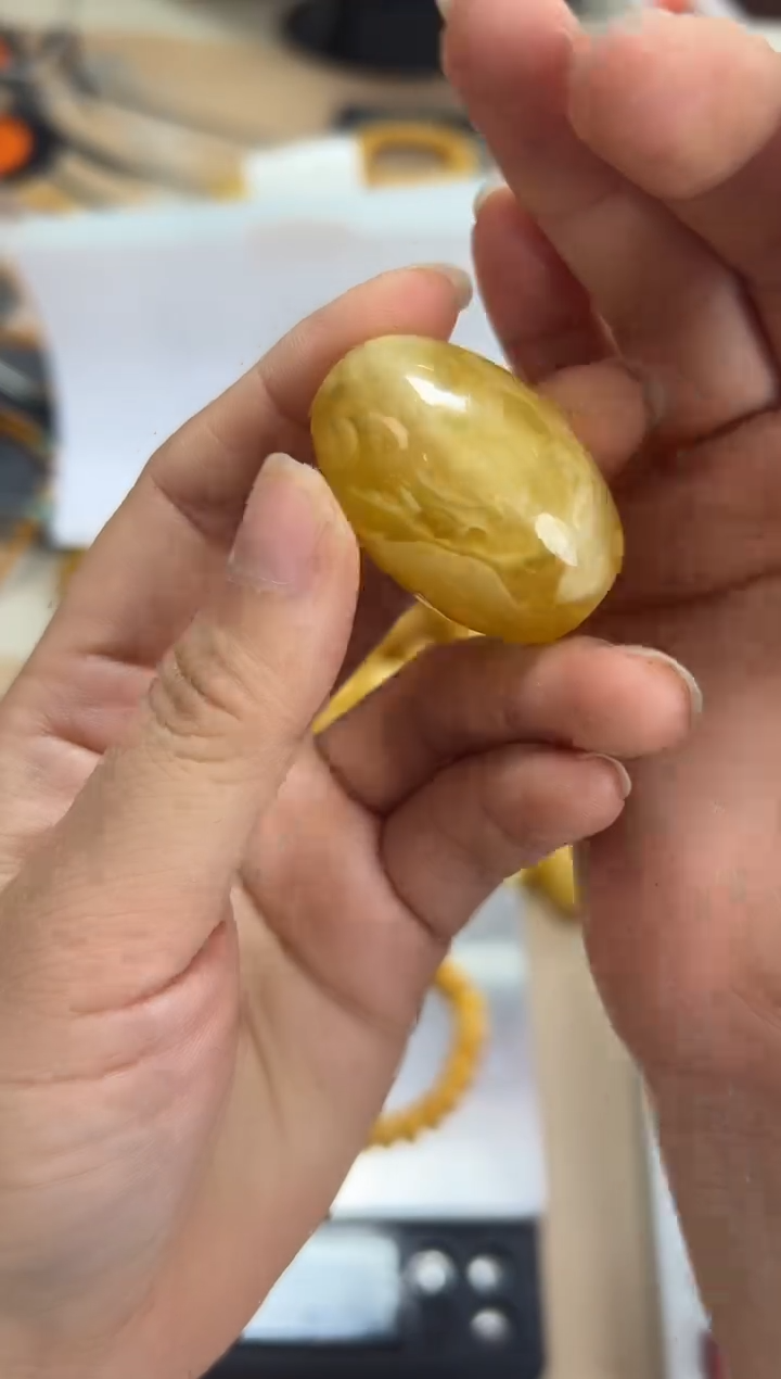 【闪购商品】琥珀裸石未镶嵌蜜蜡吊坠