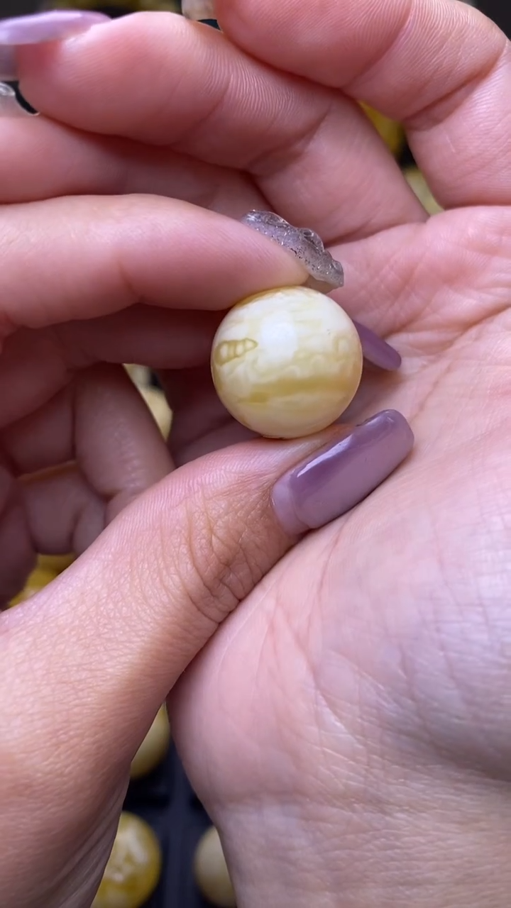 【闪购商品】琥珀裸石未镶嵌葵. 76