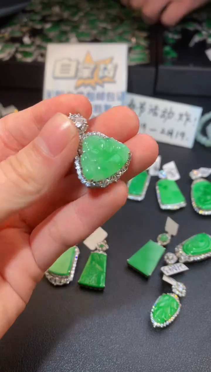 【闪购商品】翡翠颈饰银S925镶嵌翡翠