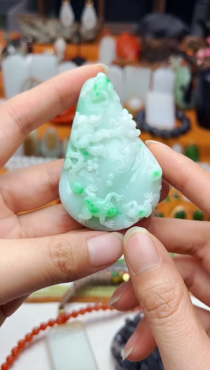 【闪购商品】翡翠颈饰未镶嵌呱呱来财01