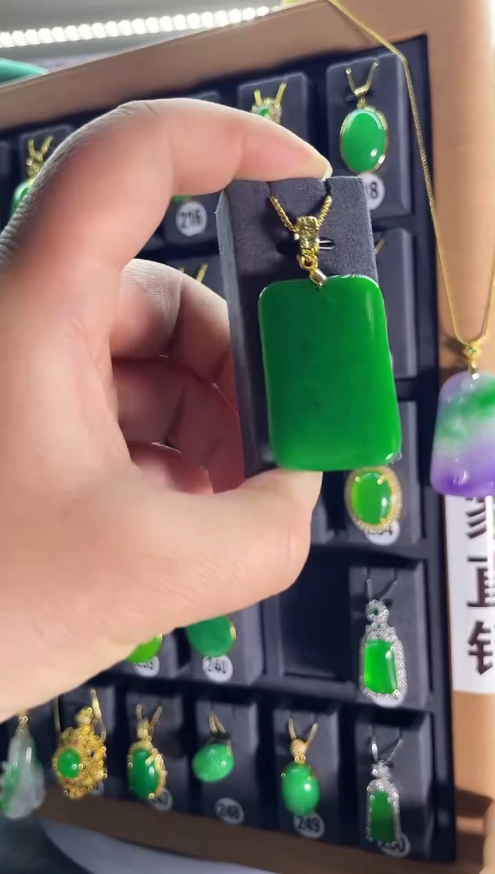 【闪购商品】翡翠耳饰银S925镶嵌241...