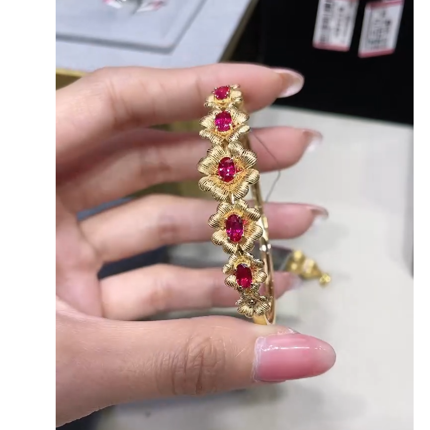 18K金镶嵌天然无烧红宝石手镯